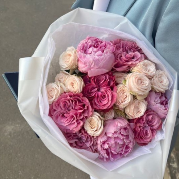 Пионовидные розы микс и пионы