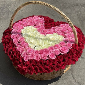Корзина 201 роза с сердцем