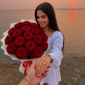 19 бордовых роз